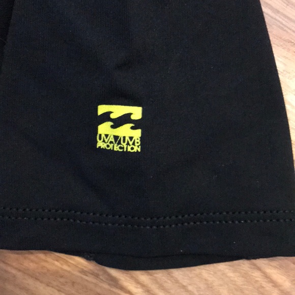 Billabong rash-guard adult small fits kids too - Picture 4 of 8